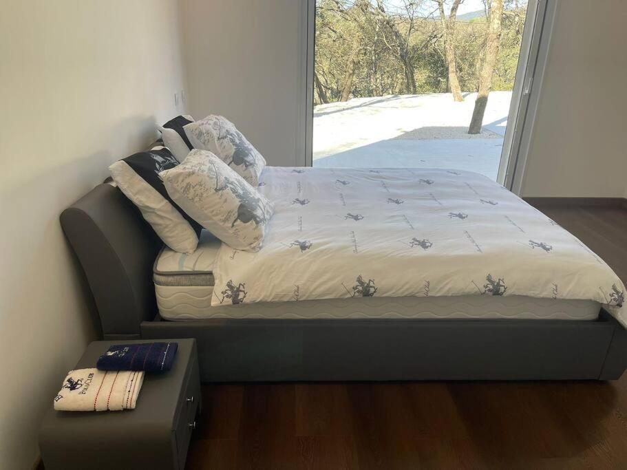Brand New Villa With Fully Intergrated Air Conditioning & Private Pool, Overlooking Forest Sardan 외부 사진